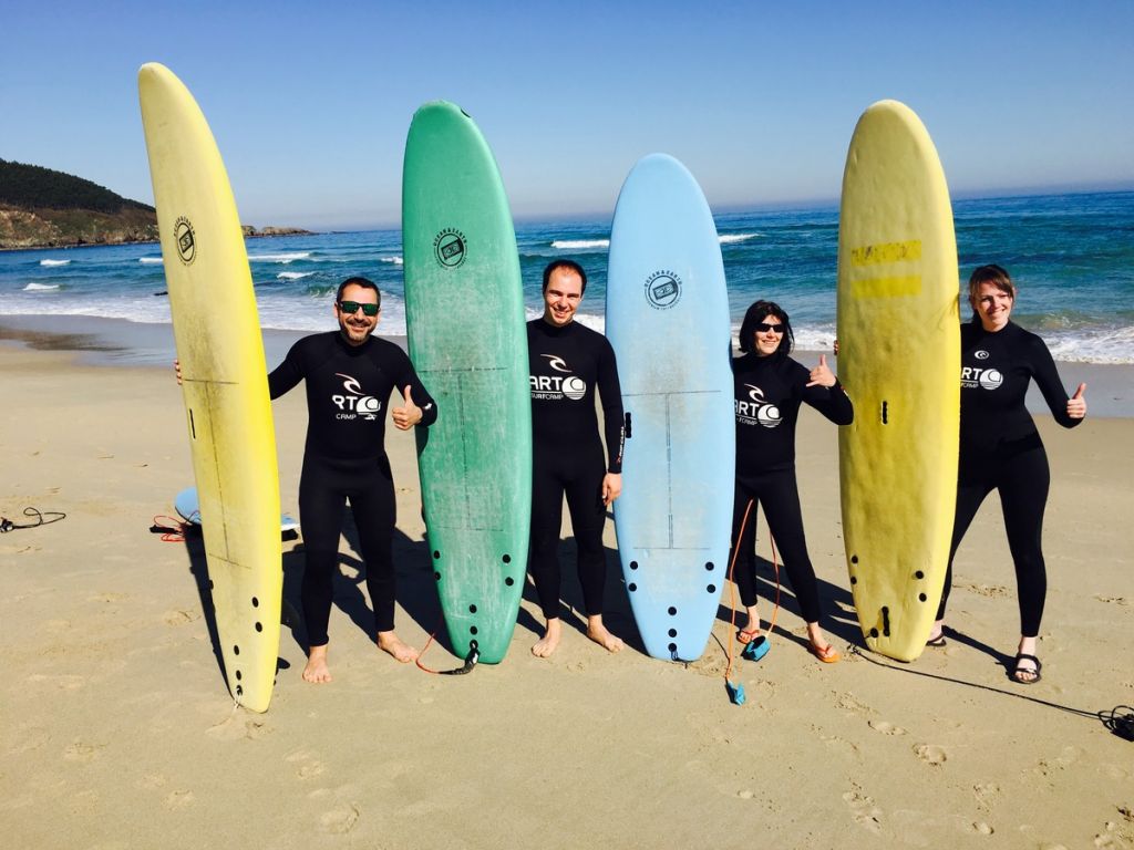 Campamento para hacer surf en Galicia - ComienzaViaje