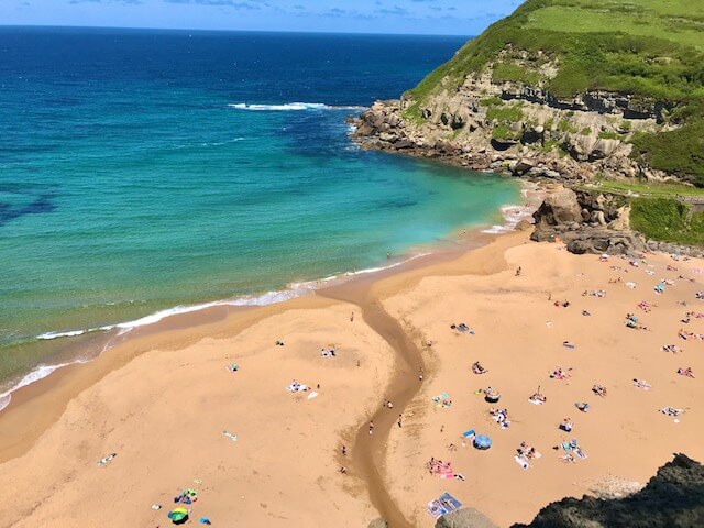 Playas cerca de Gijón. Playa de la Ñora